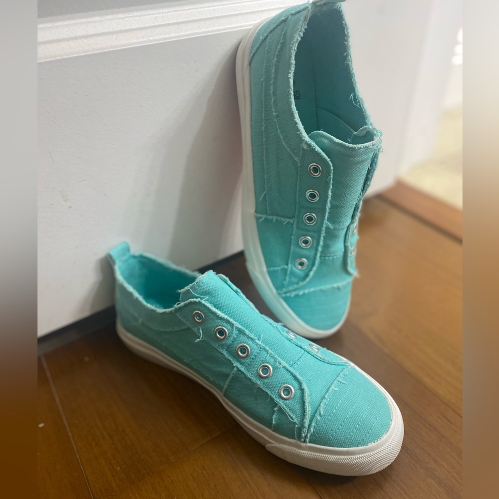 Turquoise Corkys Babalu sneakers, size 7